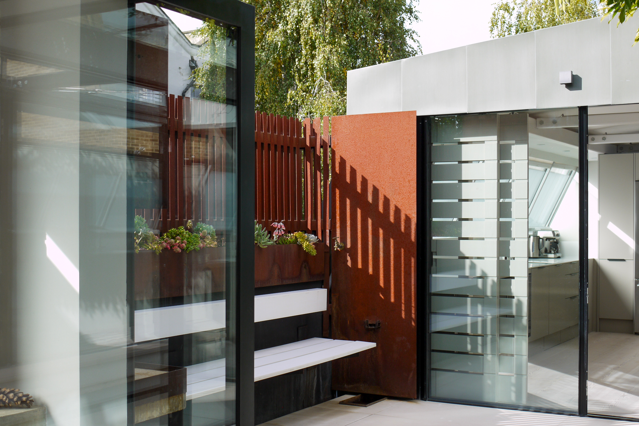 Notting-Hill-Mews-House-For-Sale-Vernon-Yard-03