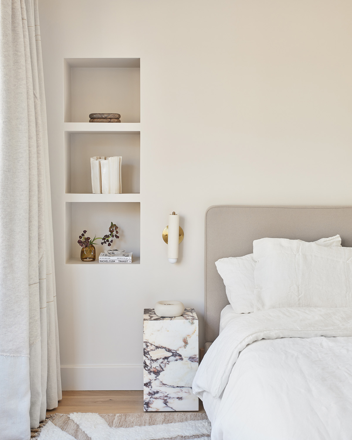 Bedroom by nune - minimalist interior design studio in London
