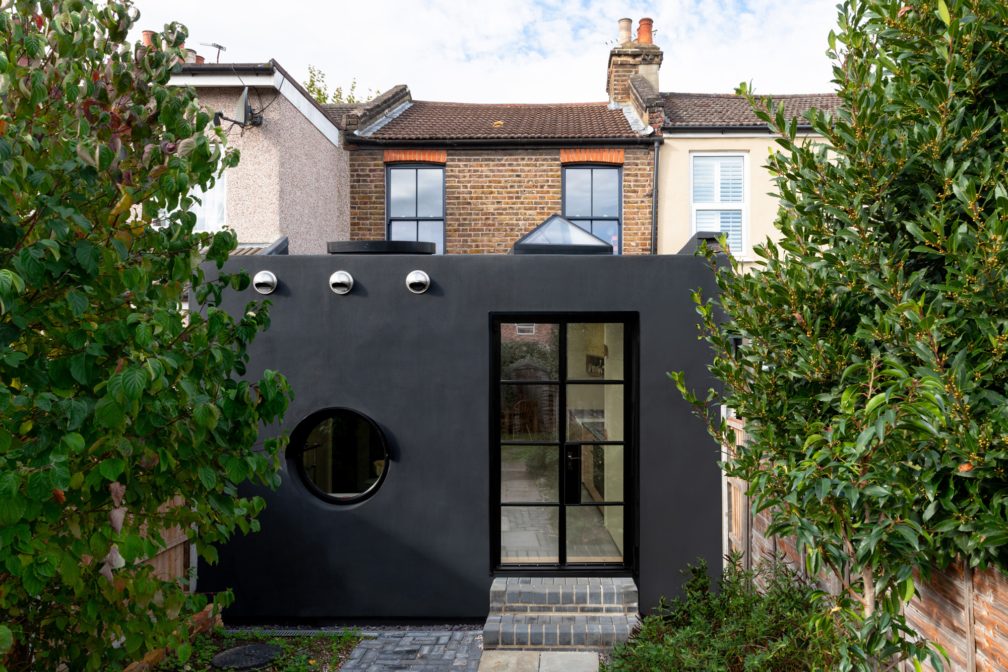 Black house by Office S&M - modern architecture and interior design studio in London