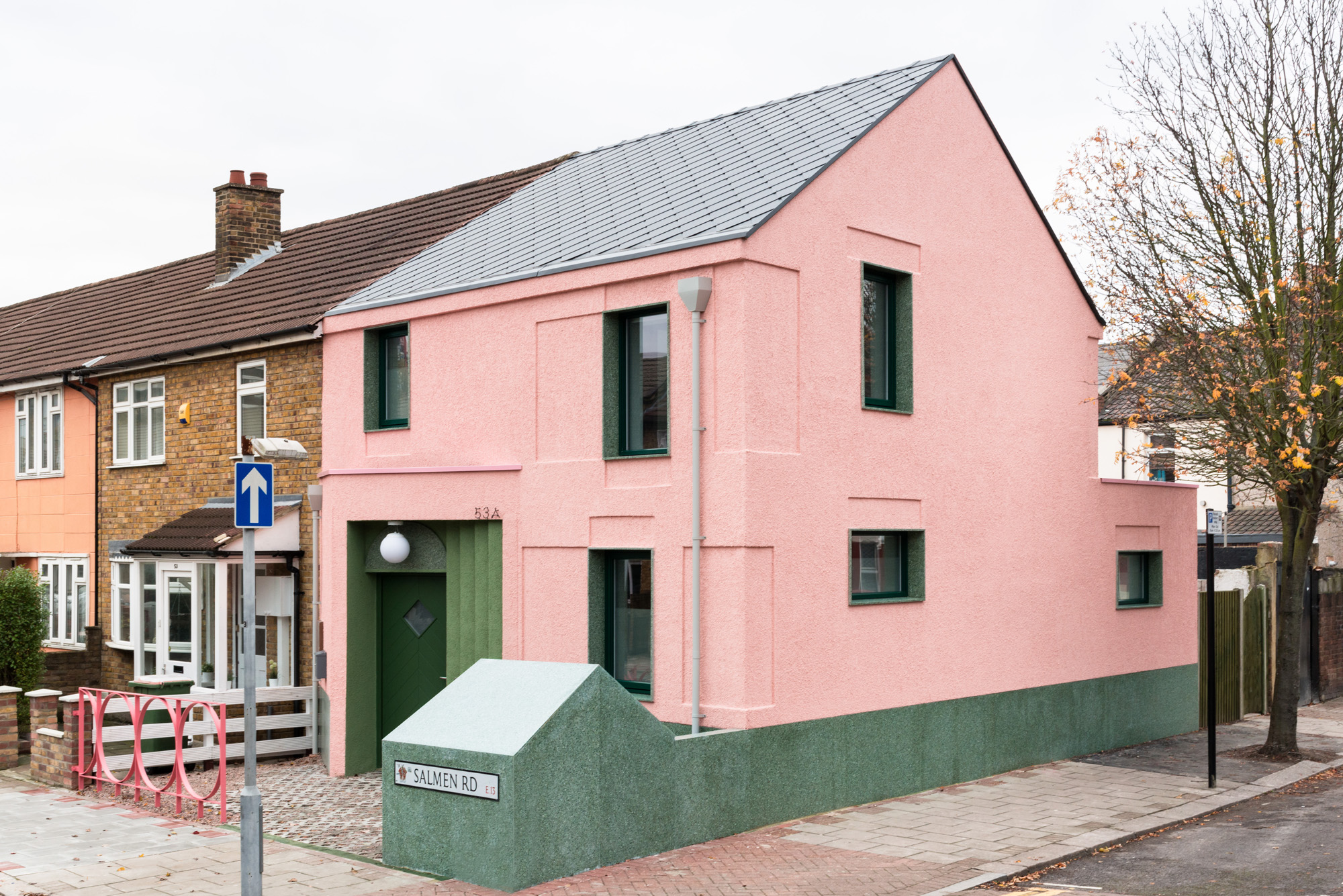 Pink and green house by Office S&amp;M - modern architecture and interior design studio in London