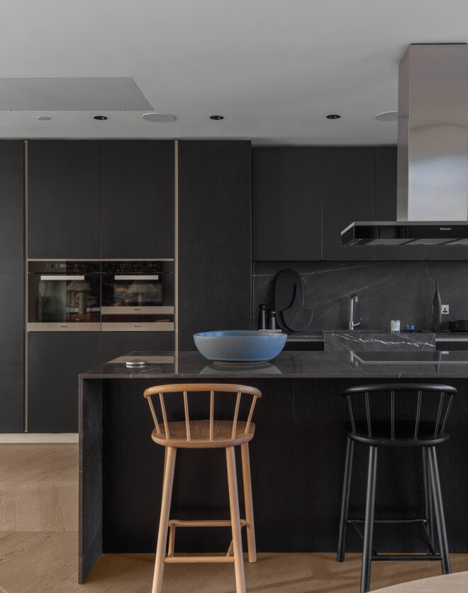 For Sale: Parker Street, Chapter House, Covent Garden WC2. Luxury kitchen with bespoke joinery