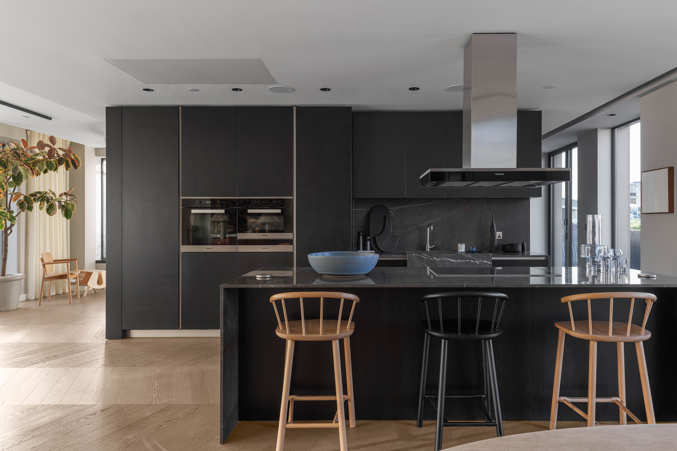 For Sale: Parker Street, Chapter House, Covent Garden WC2. Luxury kitchen with bespoke joinery