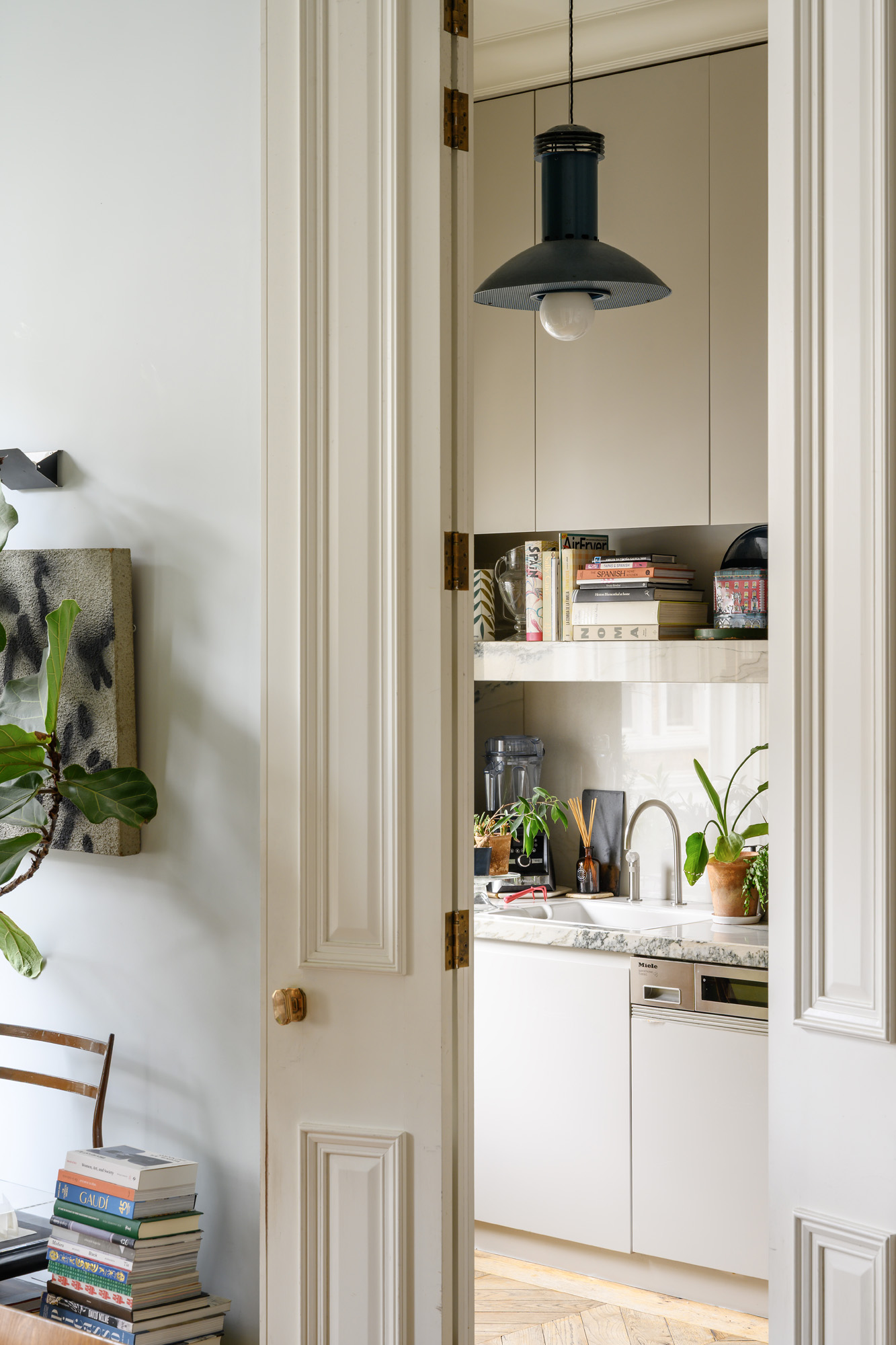 Queens-Gate-Apartment-For-Rent-Elvaston-Place-20_Lo