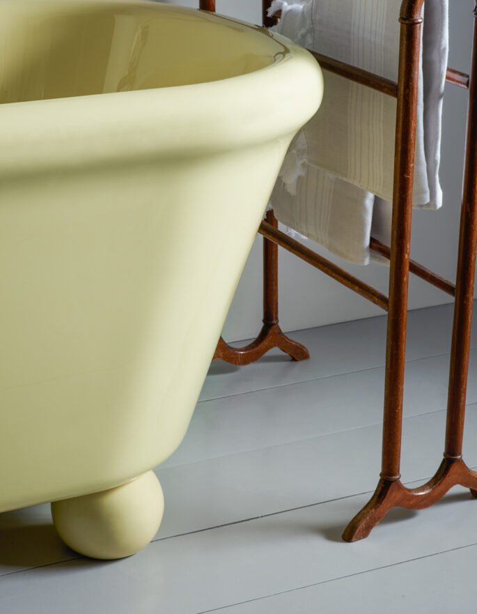 SU793_WM_RockwellBathYellowOnFeet_Lifestyle3_hero