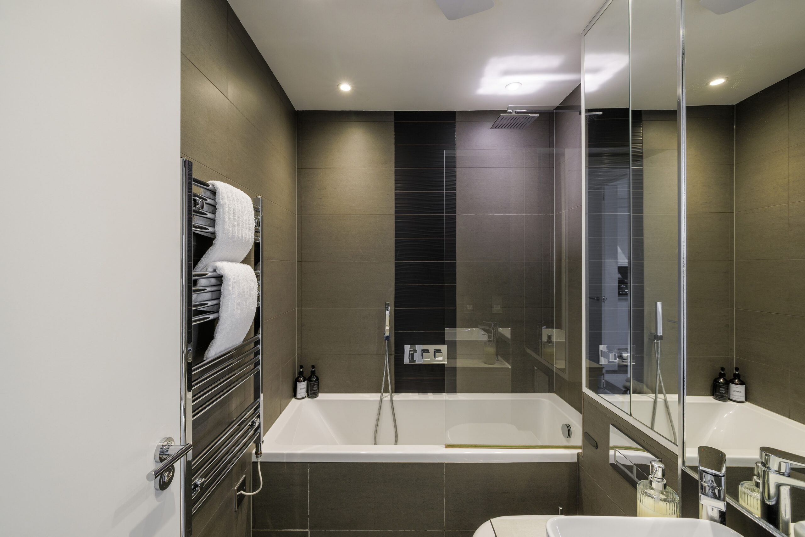 South-Kensington-Apartment-For-Rent-Manson-Place-7_Lo