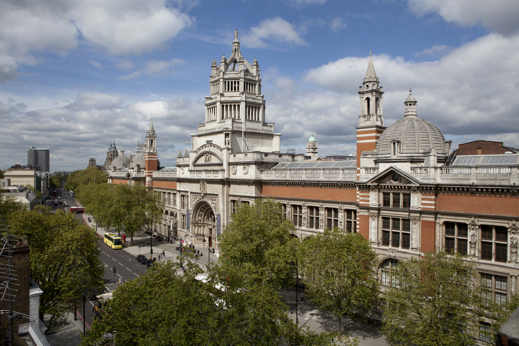 Kensington-Area-Guide-Best-VA-Exterior-May_2012-Victoria-and-Albert-Museum_London