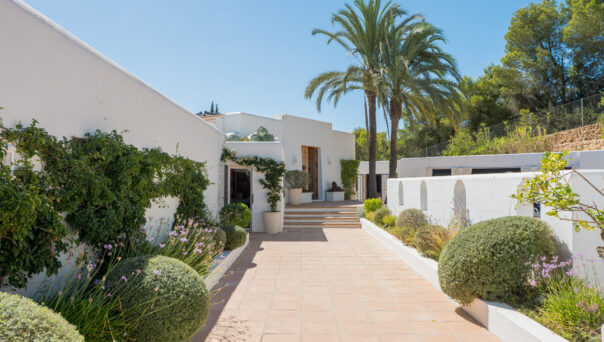 Villa-For-Sale-Can-Tura-Ibiza-Sea-Views (24)