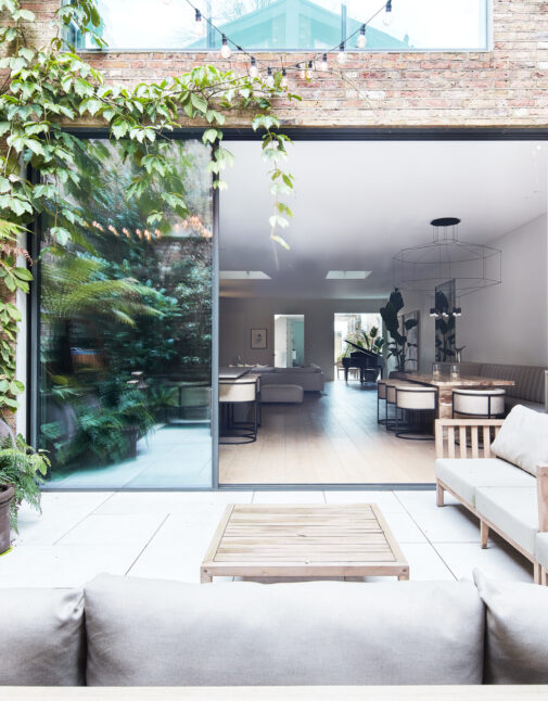 Luxury home for rent in London, Notting Hill W2 - garden with full height glass and plants