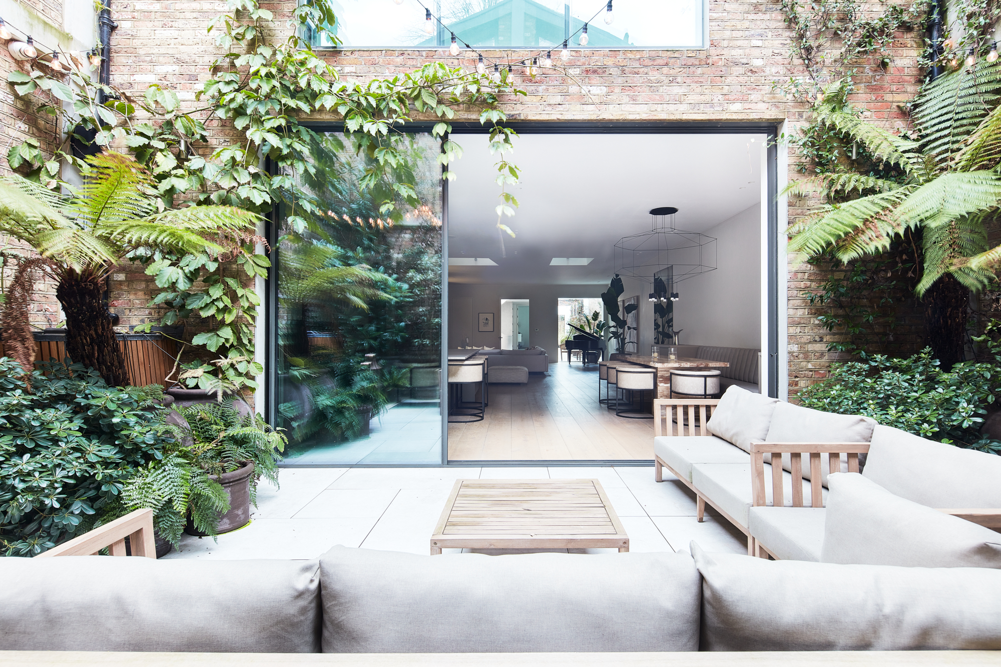 Luxury home for rent in London, Notting Hill W2 - garden with full height glass and plants