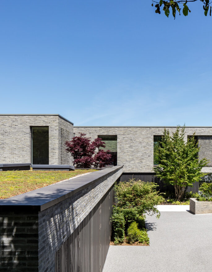 Exterior of Totteridge Common by Gregory Phillips Architects
