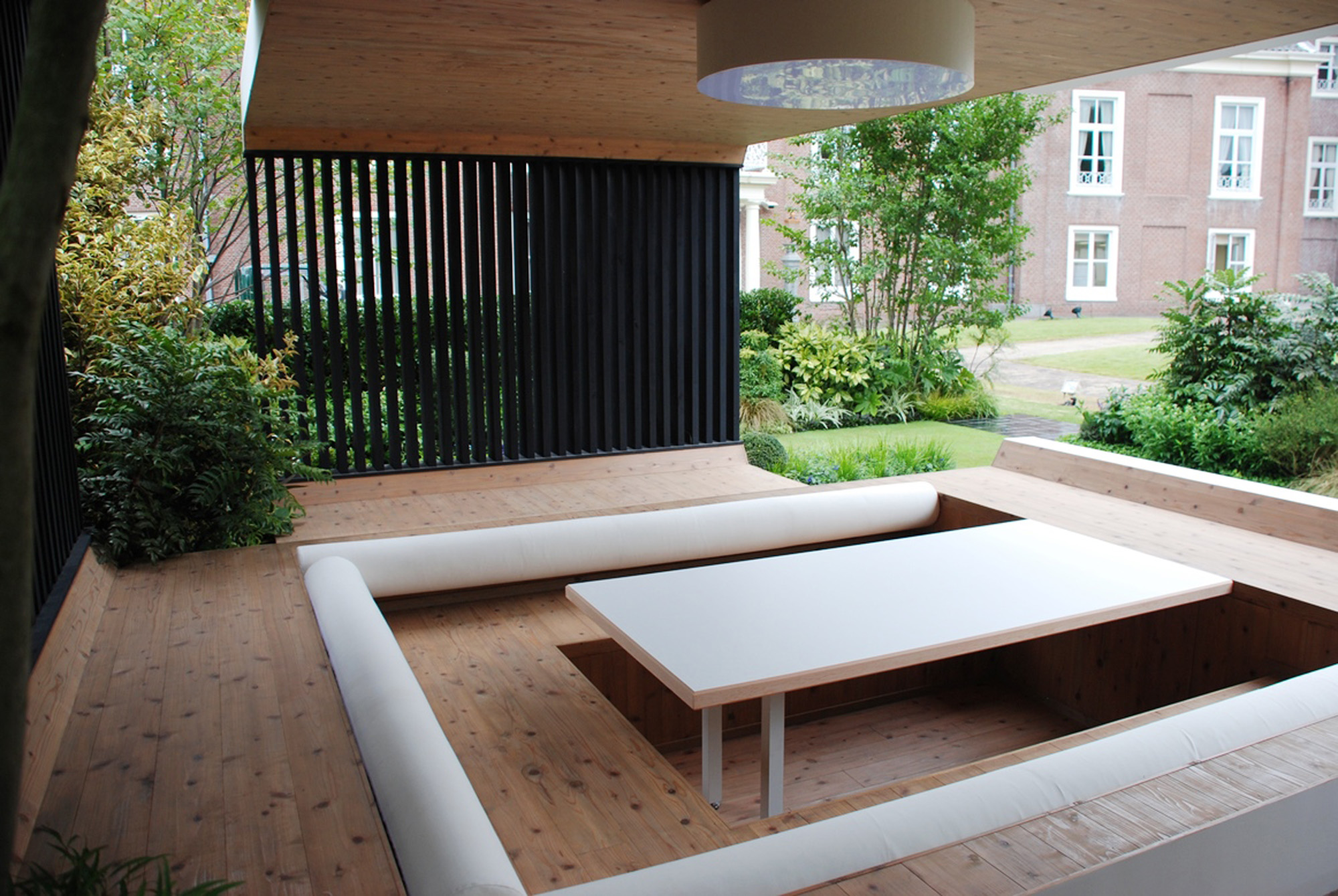 Sunken Table by Jim Fogarty - contemporary landscape design in London