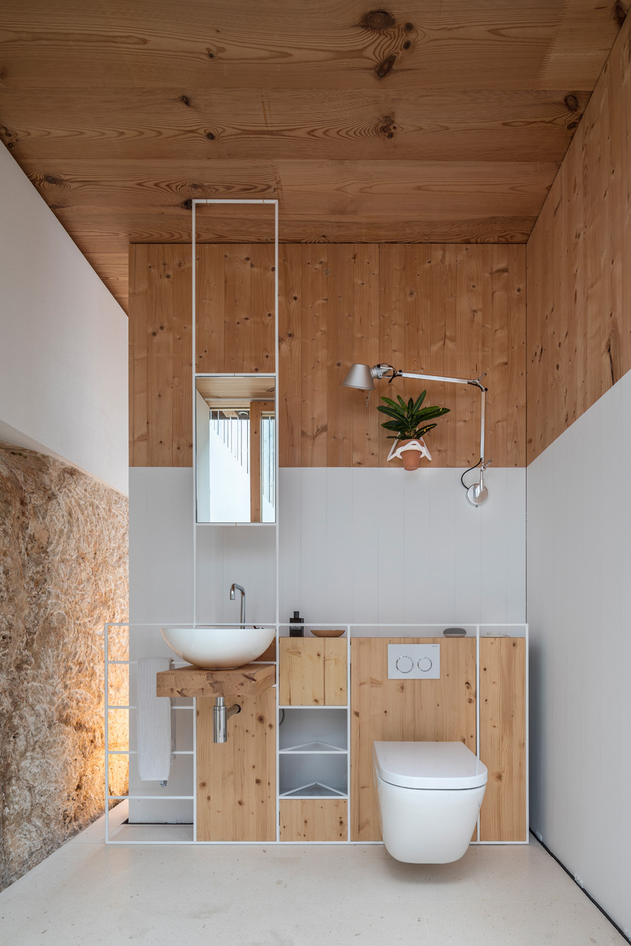 Bathroom of Villa Bosc D'en Pep designed by Maria Castell