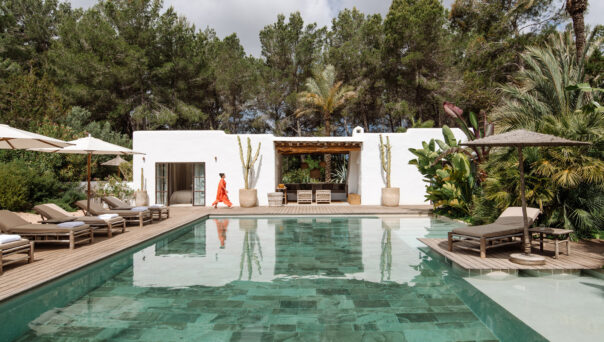 Swimming pool by landscape design company Jungle Studio