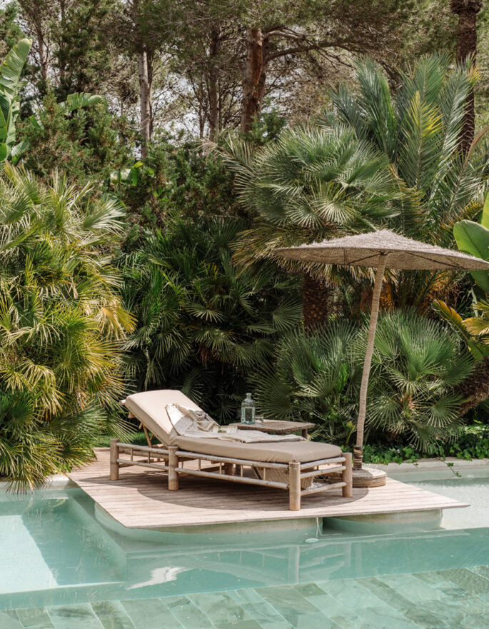 Swimming pool by landscape design company Jungle Studio