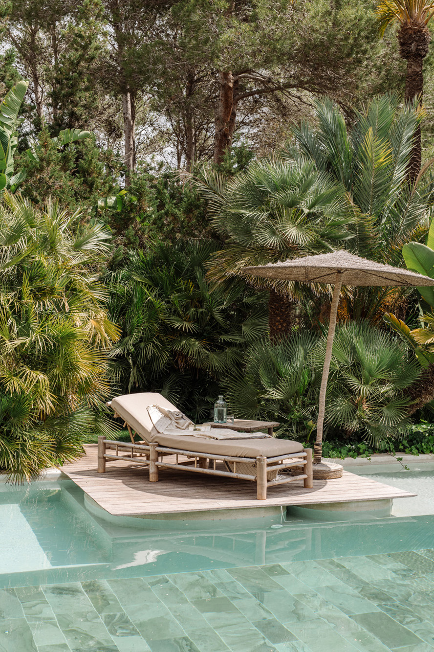 Swimming pool by landscape design company Jungle Studio